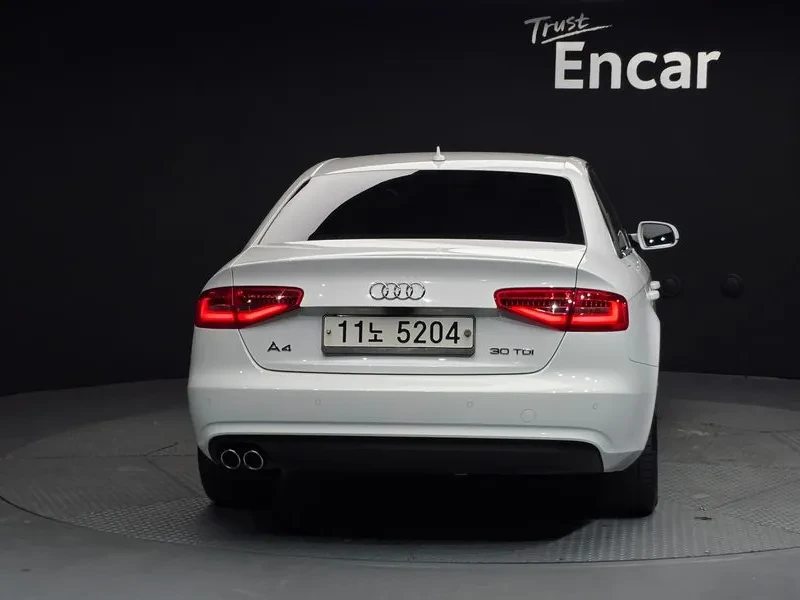 Audi A4 2.0 TDI, снимка 4 - Автомобили и джипове - 54550544