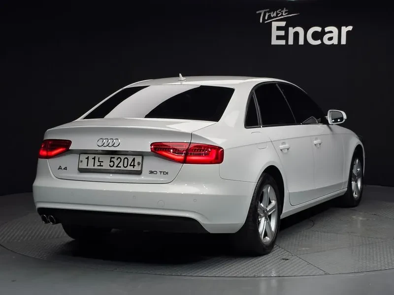 Audi A4 2.0 TDI, снимка 2 - Автомобили и джипове - 54550544