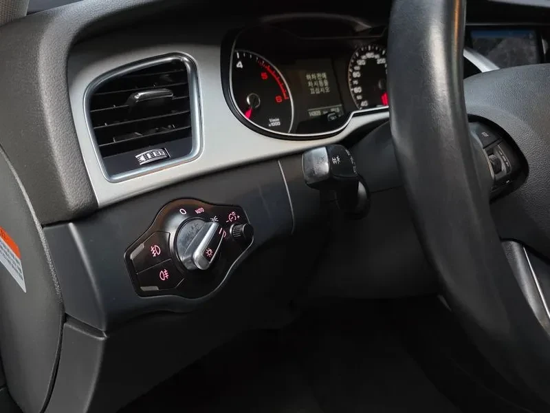 Audi A4 2.0 TDI, снимка 17 - Автомобили и джипове - 54550544