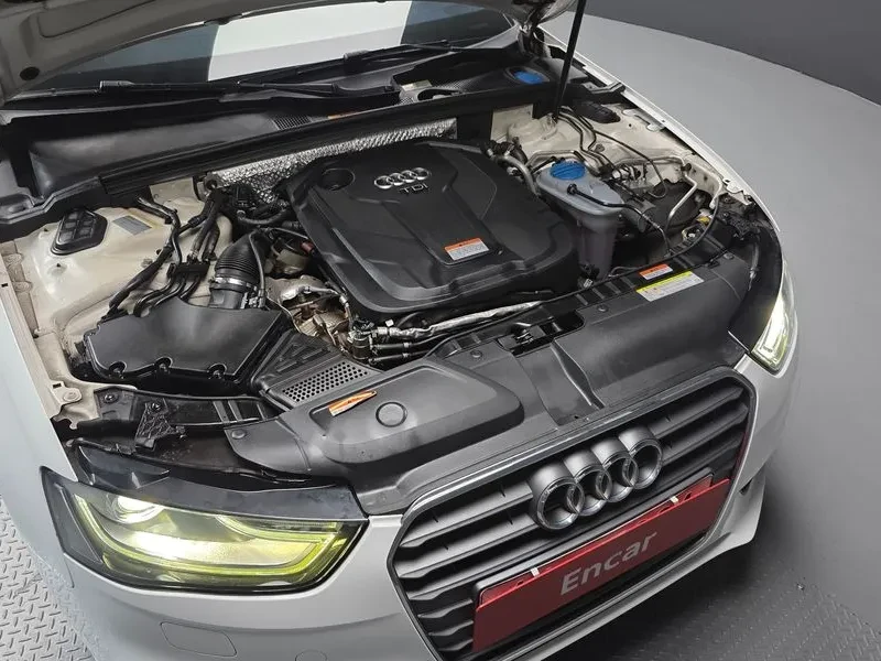 Audi A4 2.0 TDI, снимка 6 - Автомобили и джипове - 54550544