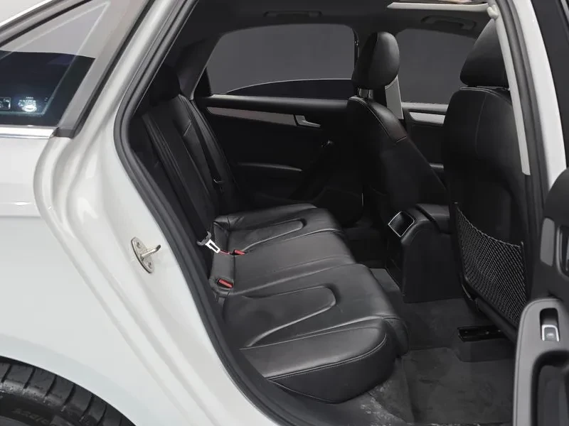 Audi A4 2.0 TDI, снимка 11 - Автомобили и джипове - 54550544