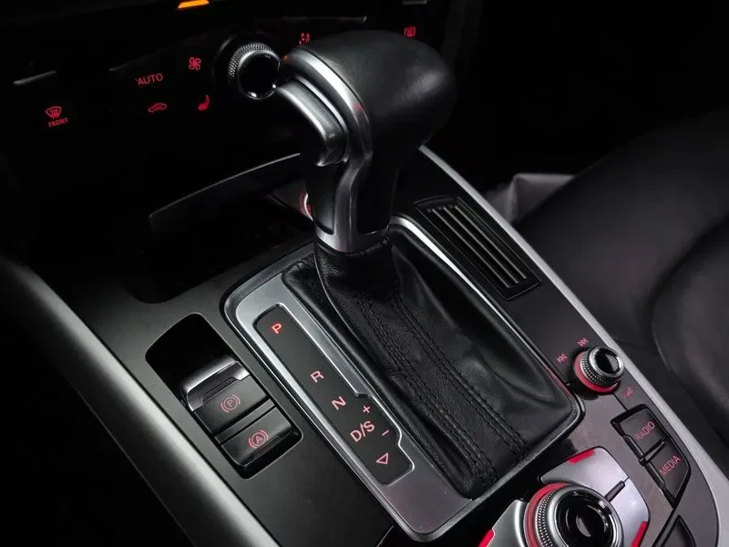 Audi A4 2.0 TDI, снимка 9 - Автомобили и джипове - 54550544