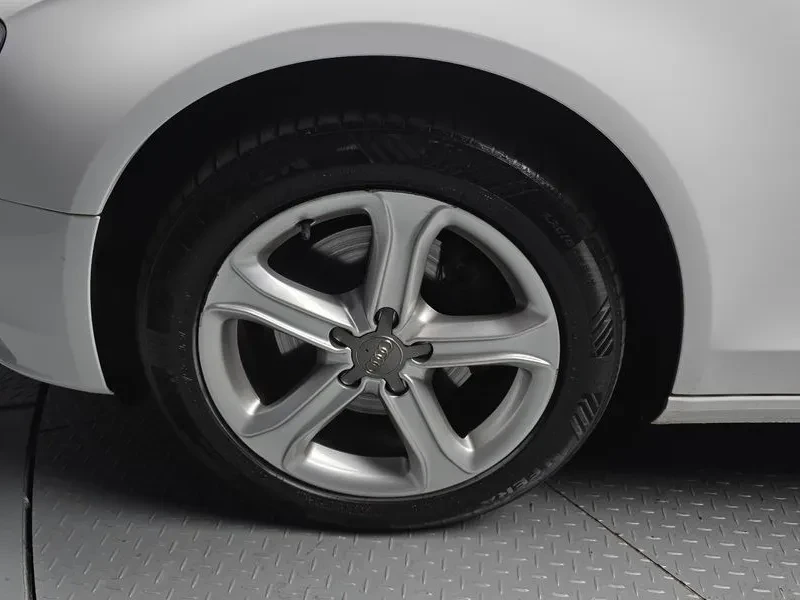 Audi A4 2.0 TDI, снимка 5 - Автомобили и джипове - 54550544