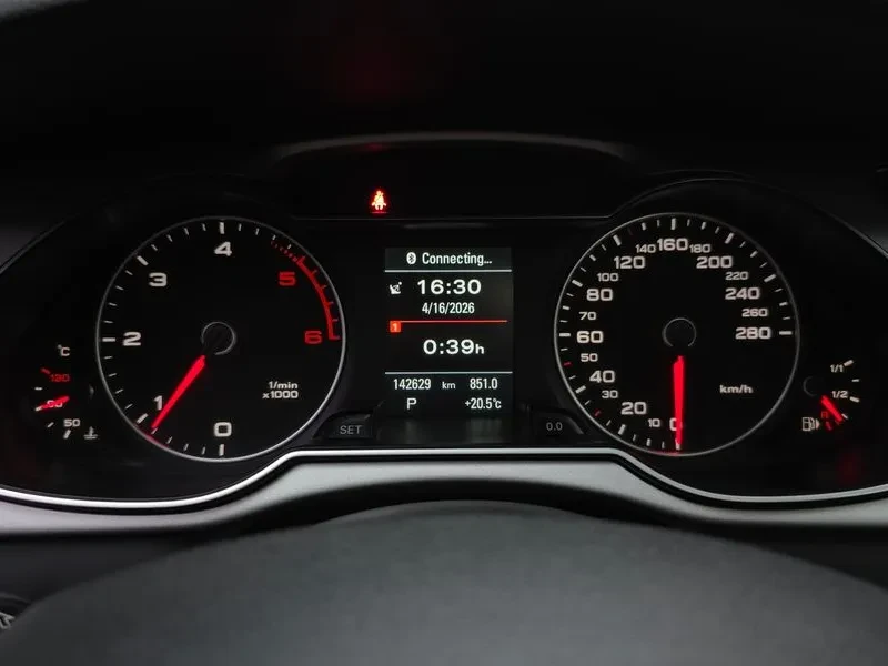 Audi A4 2.0 TDI, снимка 8 - Автомобили и джипове - 54550544