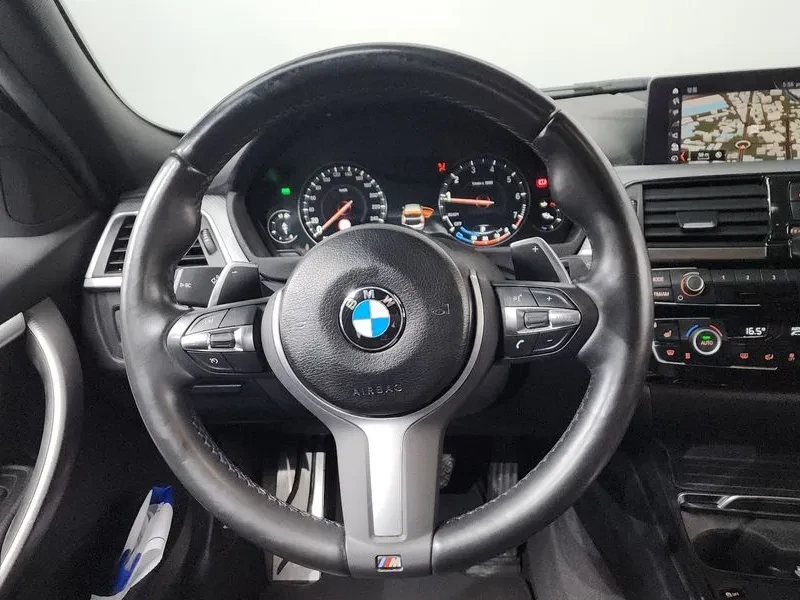 BMW 330 I M Sports Shadow, снимка 13 - Автомобили и джипове - 55928731