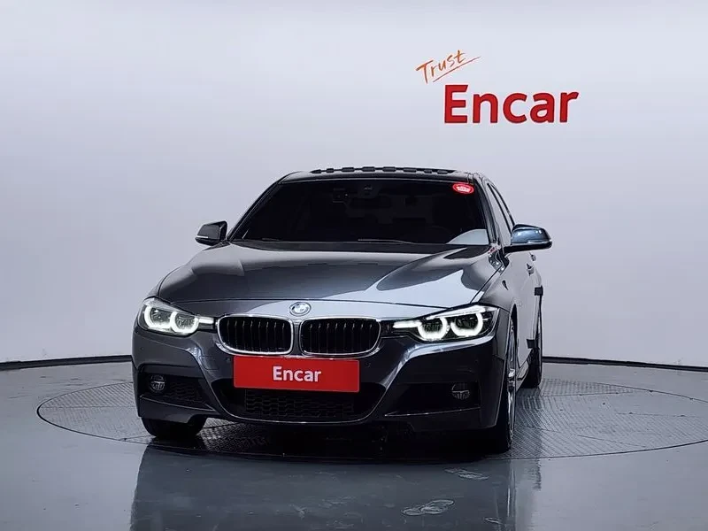 BMW 330 I M Sports Shadow, снимка 3 - Автомобили и джипове - 55928731