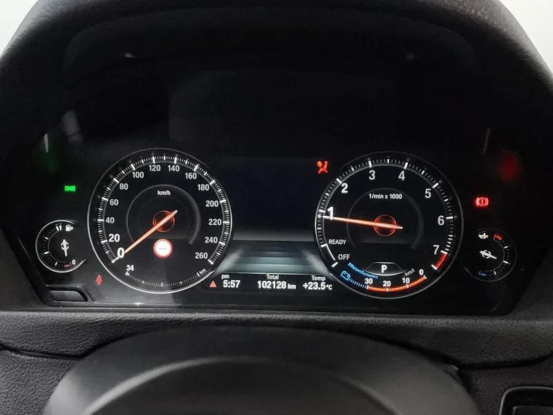 BMW 330 I M Sports Shadow, снимка 8 - Автомобили и джипове - 55928731