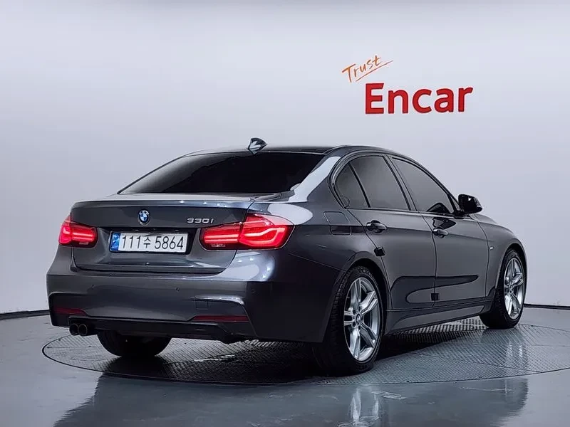 BMW 330 I M Sports Shadow, снимка 2 - Автомобили и джипове - 55928731