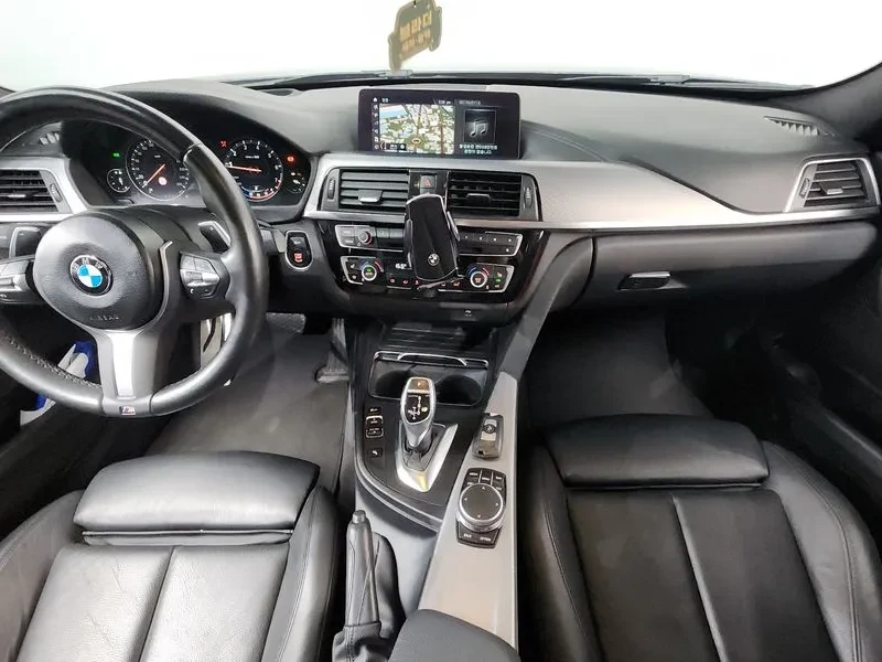 BMW 330 I M Sports Shadow, снимка 7 - Автомобили и джипове - 55928731