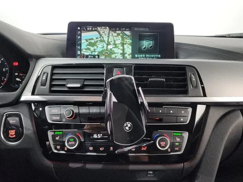 BMW 330 I M Sports Shadow, снимка 12 - Автомобили и джипове - 55928731