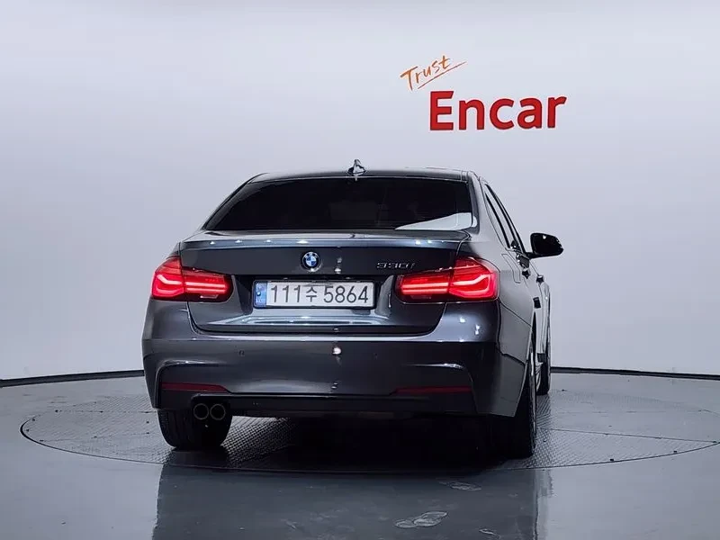BMW 330 I M Sports Shadow, снимка 4 - Автомобили и джипове - 55928731