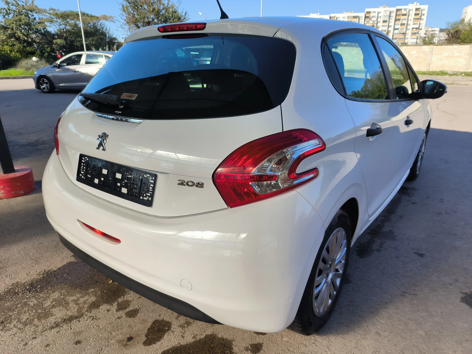 Peugeot 208 1.2i 82k.s.gaz - изображение 2