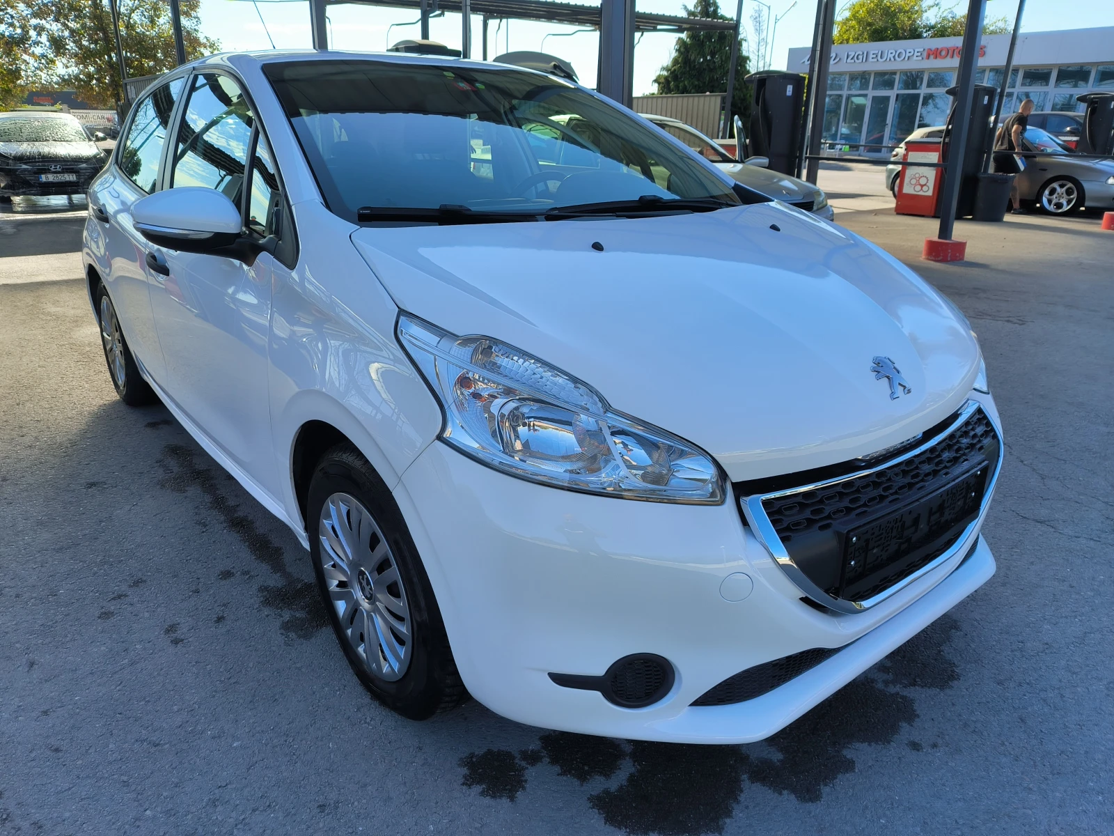 Peugeot 208 1.2i 82k.s.gaz - изображение 3