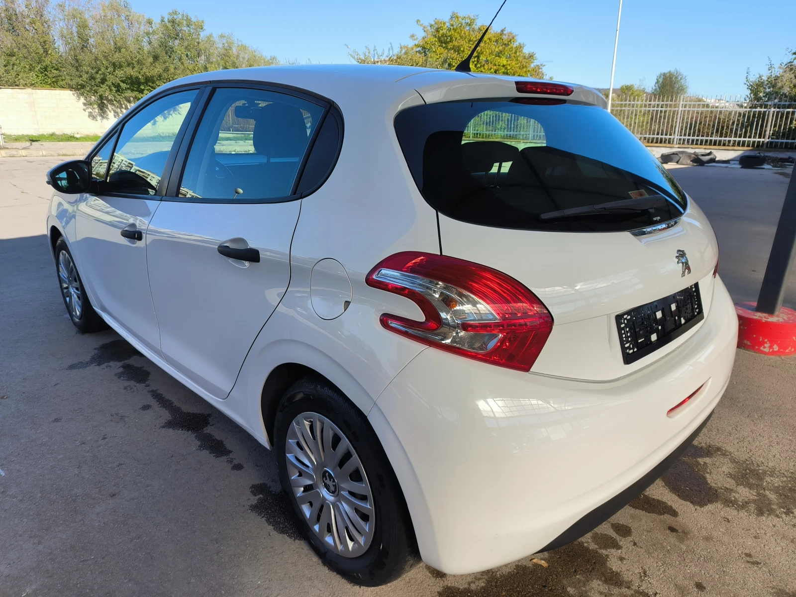 Peugeot 208 1.2i 82k.s.gaz - изображение 4