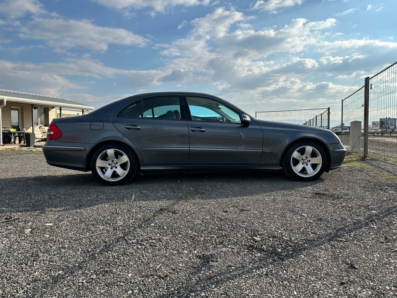 Mercedes-Benz E 320  - изображение 5