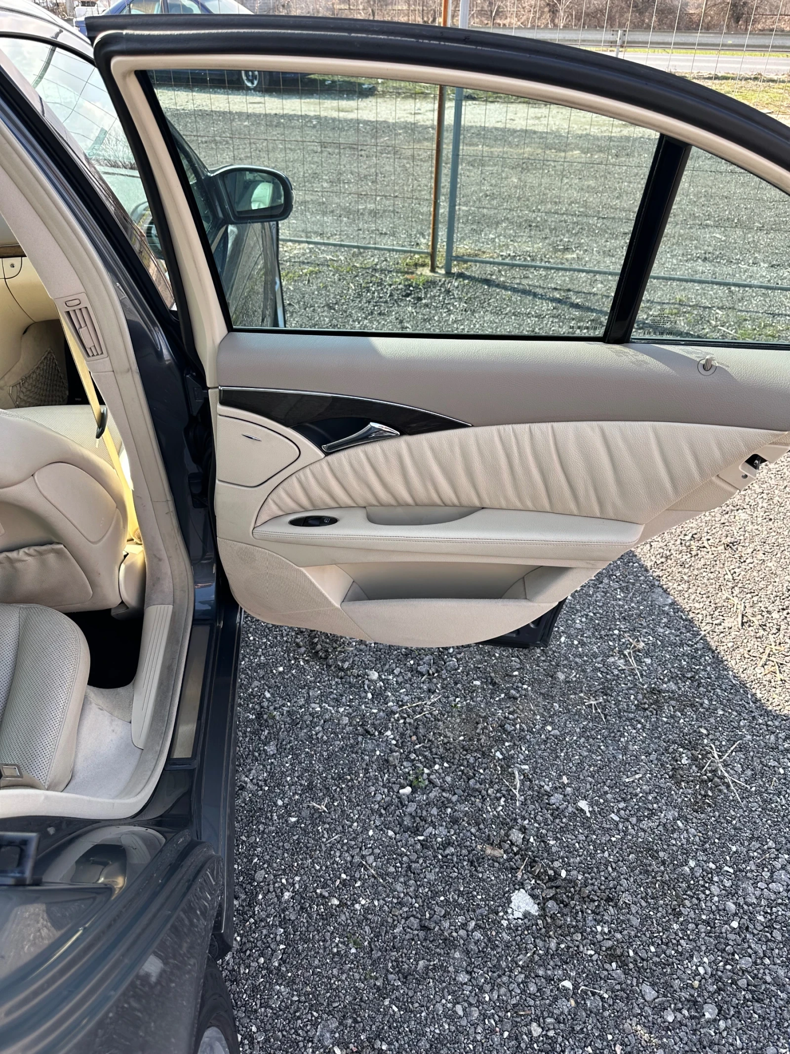 Mercedes-Benz E 320  - изображение 8