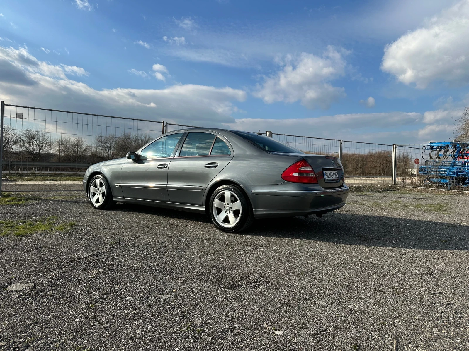 Mercedes-Benz E 320  - изображение 3
