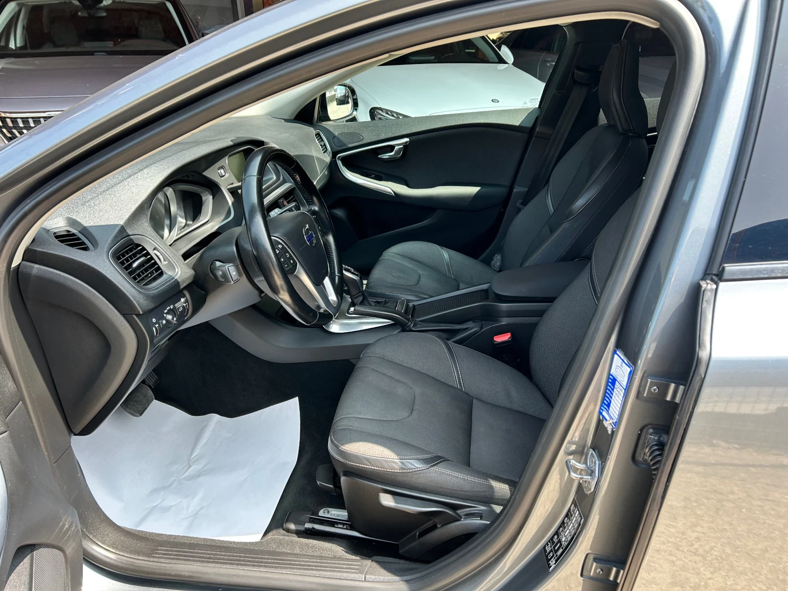 Volvo V40 Cross Country 2.0 d3 Momentum - изображение 7