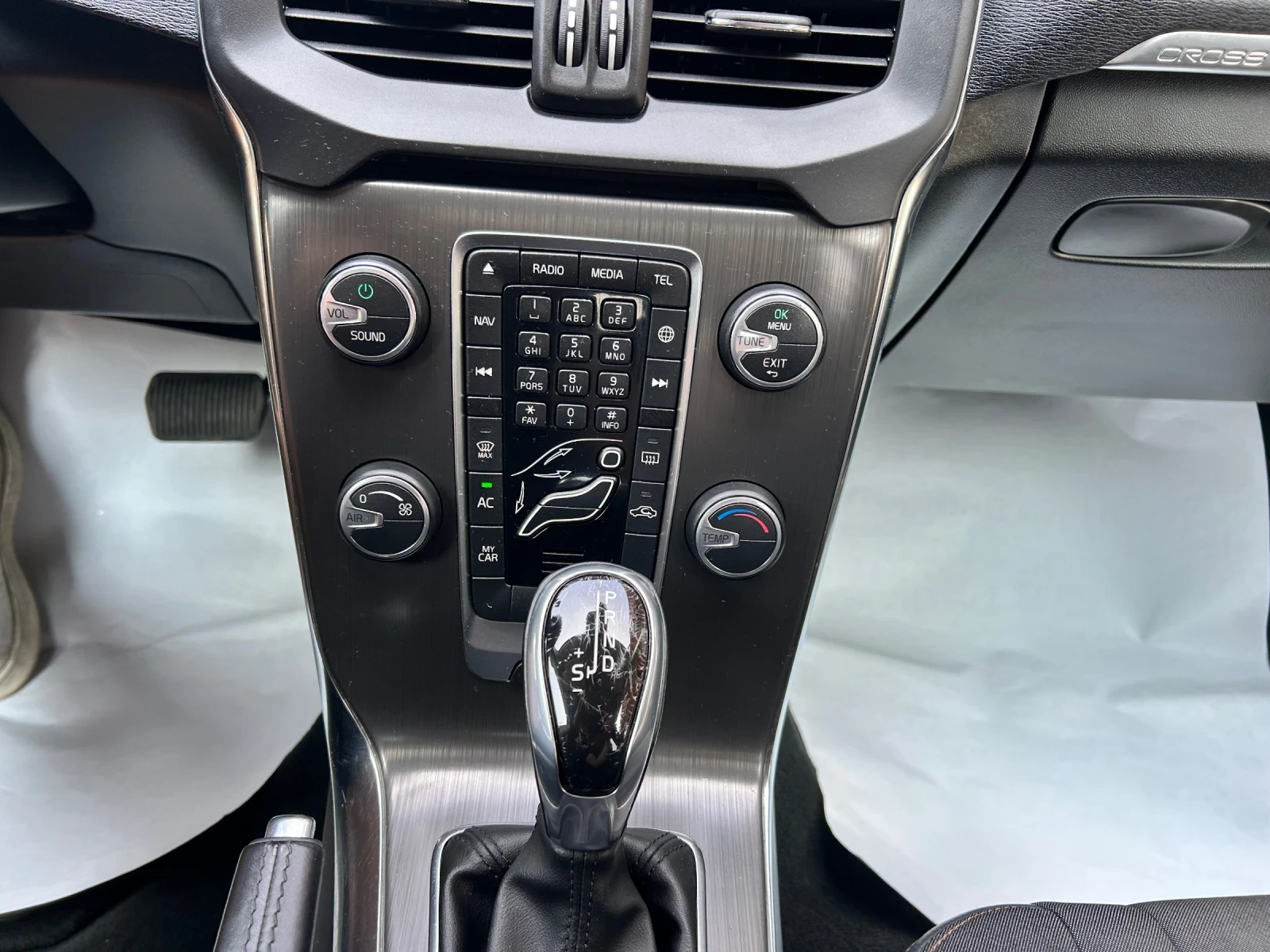 Volvo V40 Cross Country 2.0 d3 Momentum - изображение 9