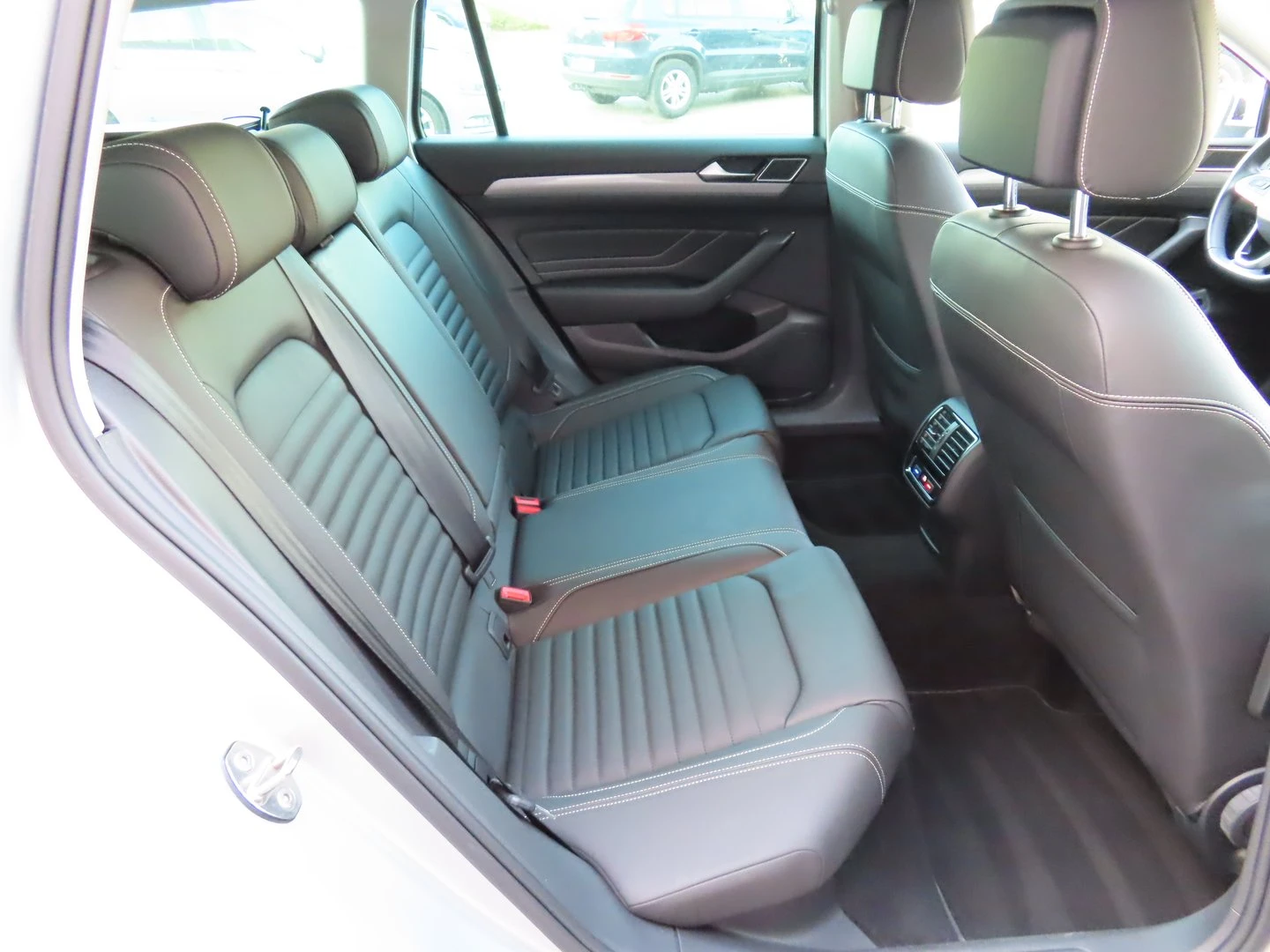 VW Passat VW Passat Var. Business 2.0 TDI SCR DSG - изображение 8