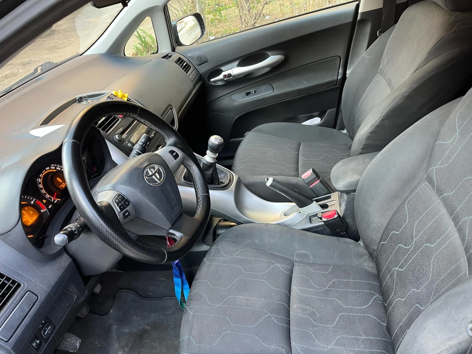 Toyota Auris  - изображение 9