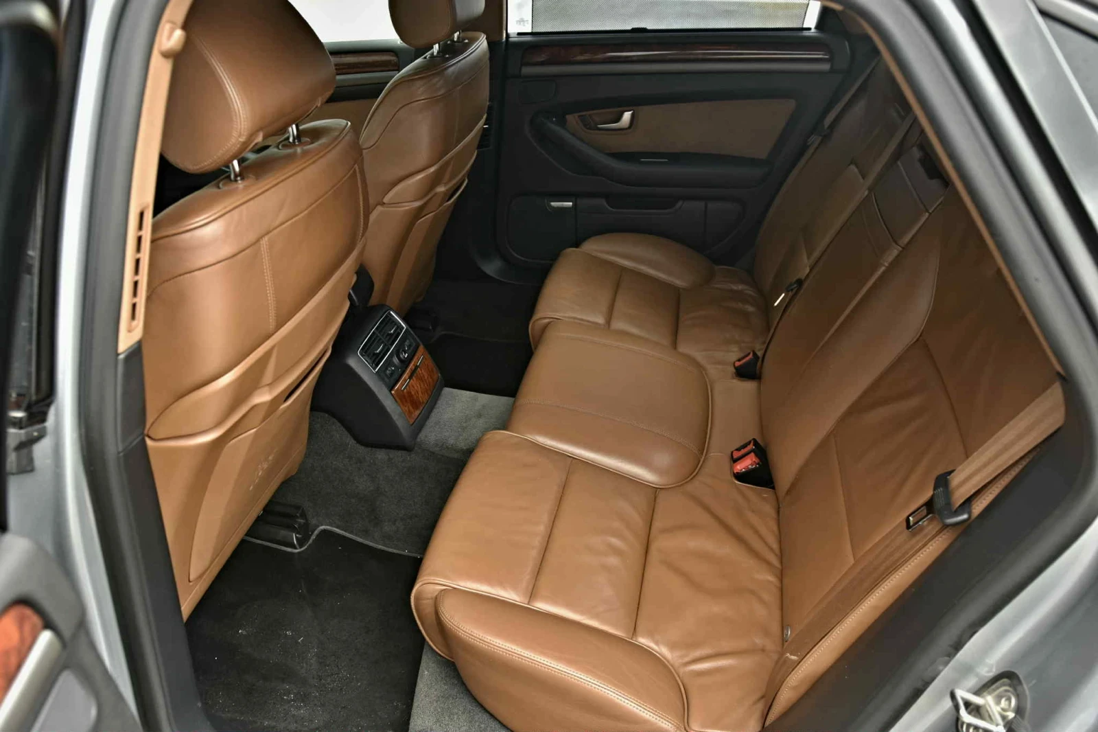 Audi A8 4.2 газ топ състояние - изображение 8