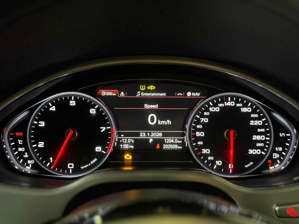 Audi A8 / Premium / ОБДУХВАНЕ / PANO / CARFAX - изображение 8