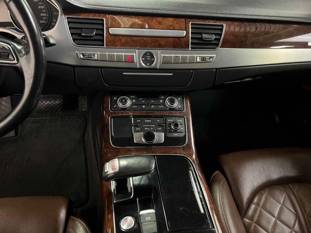 Audi A8 / Premium / ОБДУХВАНЕ / PANO / CARFAX - изображение 9