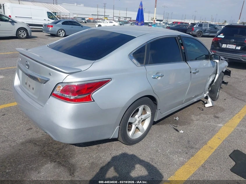 Nissan Altima 2.5L I-4 DOHC, VVT, 182HP Front Wheel Drive, снимка 4 - Автомобили и джипове - 53864446