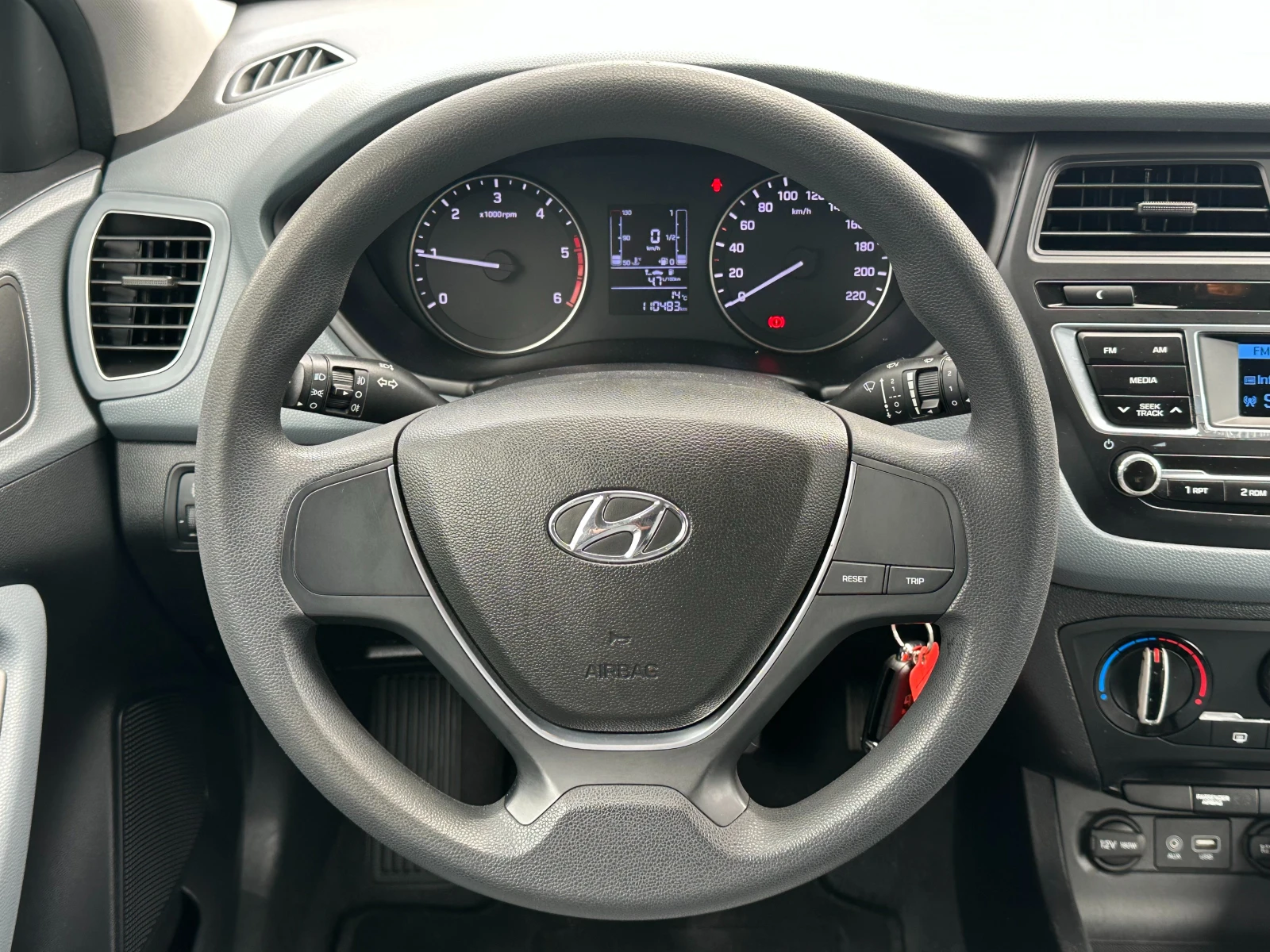Hyundai I20 1.1CRDi-75k.s.-110000km!!!-EURO6B-6sk-2015g | Mobile.bg � ����������� 10