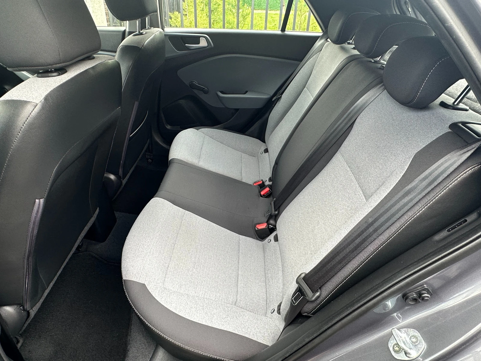 Hyundai I20 1.1CRDi-75k.s.-110000km!!!-EURO6B-6sk-2015g | Mobile.bg � ����������� 12