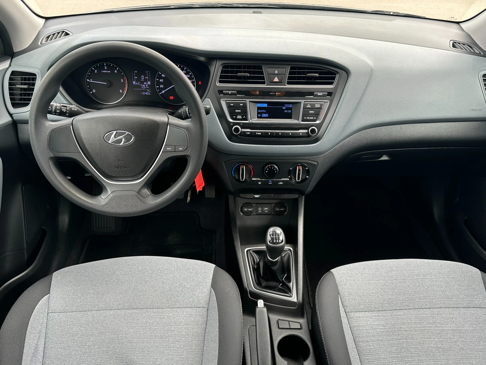 Hyundai I20 1.1CRDi-75k.s.-110000km!!!-EURO6B-6sk-2015g | Mobile.bg � ����������� 11