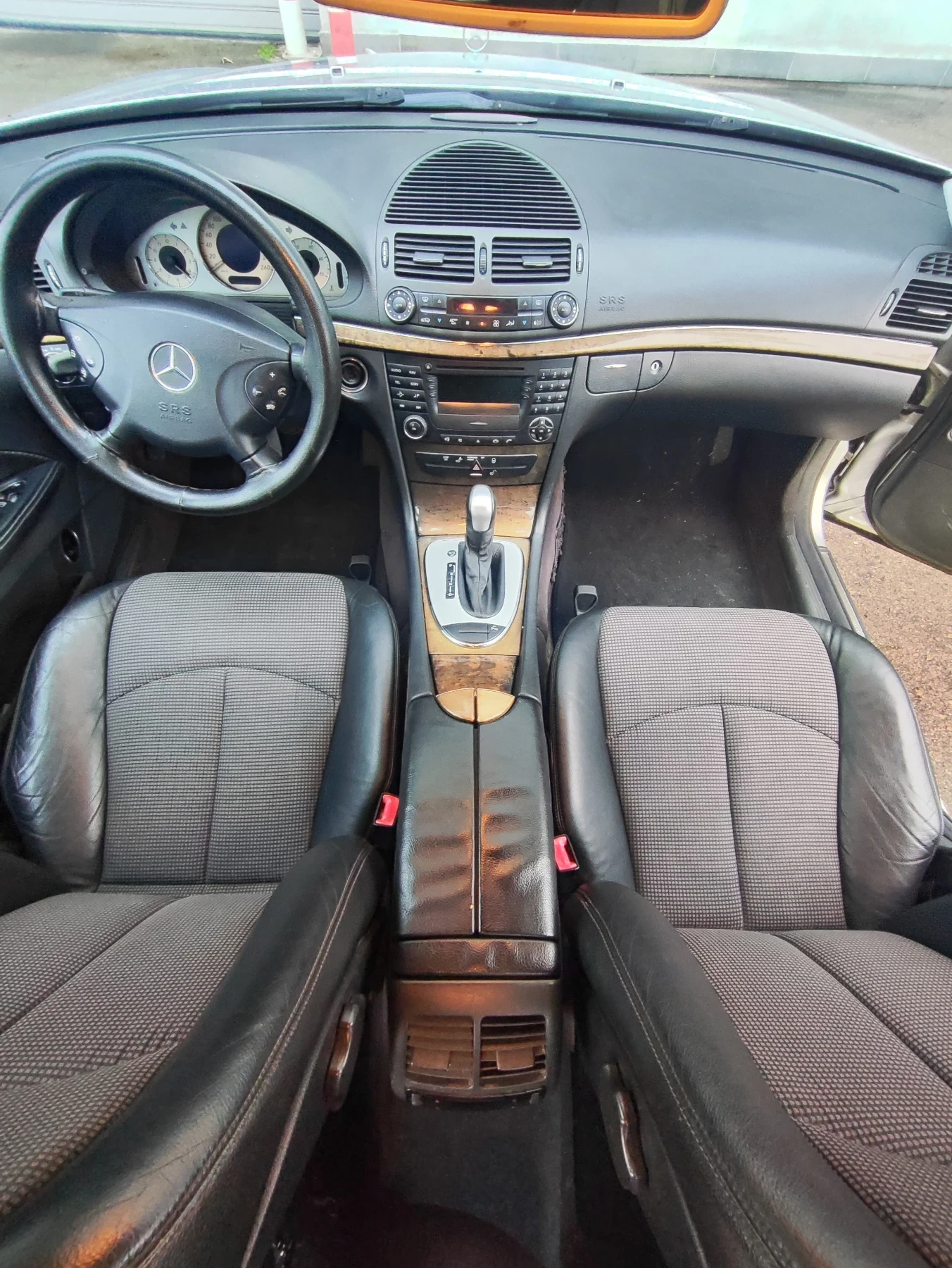 Mercedes-Benz E 220, снимка 6 - Автомобили и джипове - 54763691