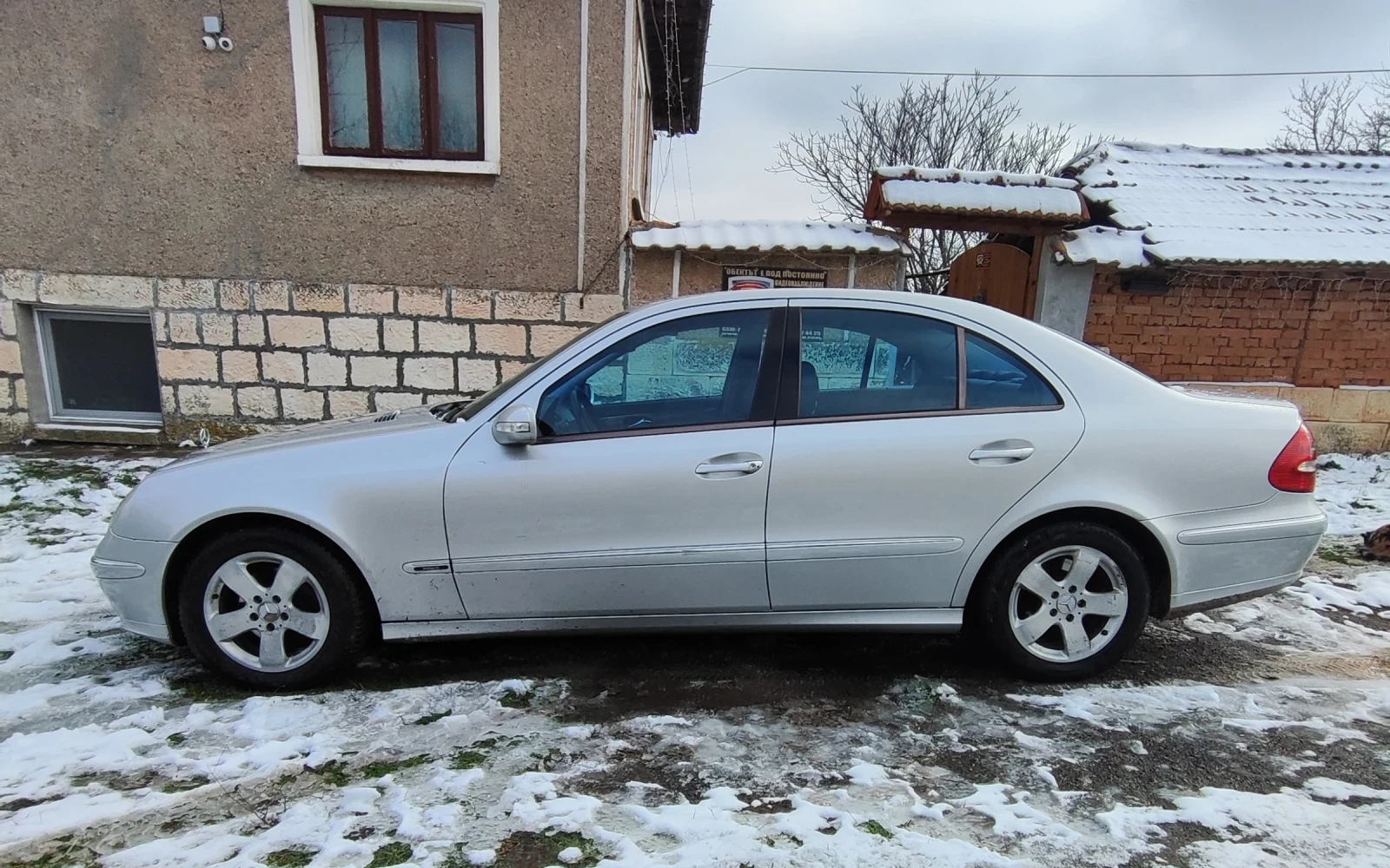 Mercedes-Benz E 220, снимка 2 - Автомобили и джипове - 54763691