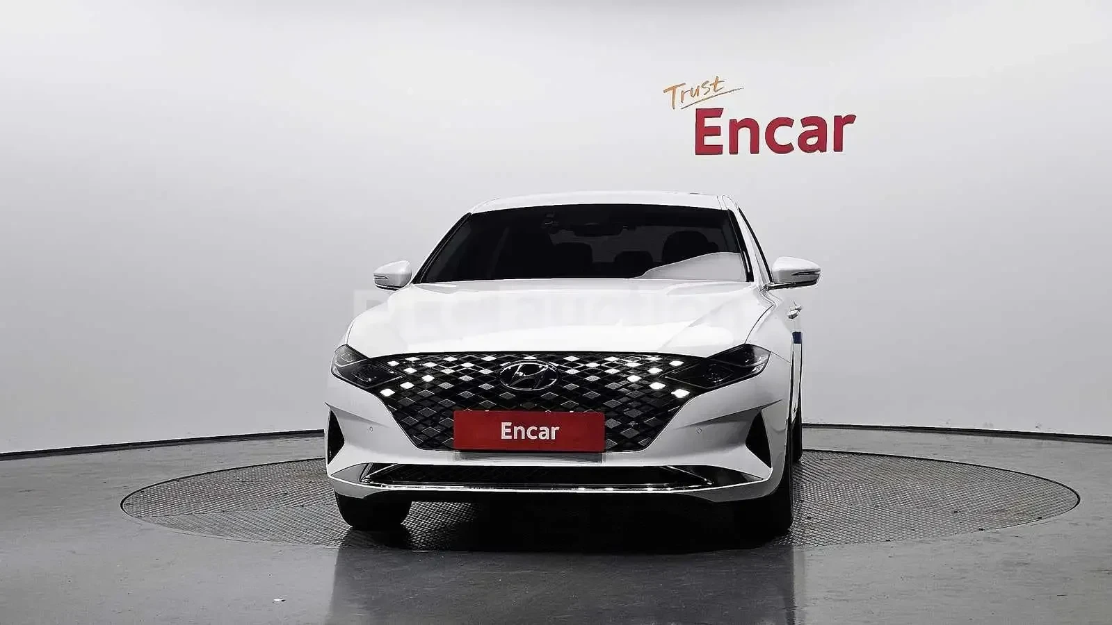 Hyundai Grandeur PREMIUM * Обдухване* Подгрев* Дистроник* , снимка 2 - Автомобили и джипове - 54826869