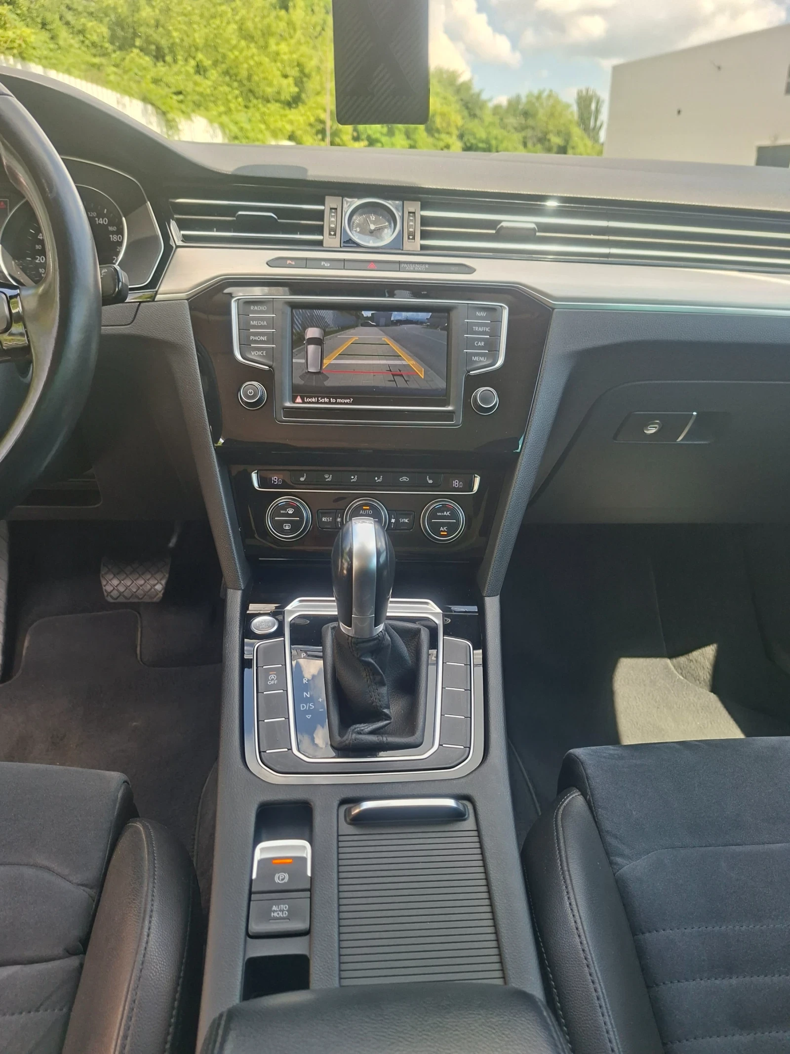 VW Passat 2.0 TDI 150k.c., снимка 11 - Автомобили и джипове - 54828874