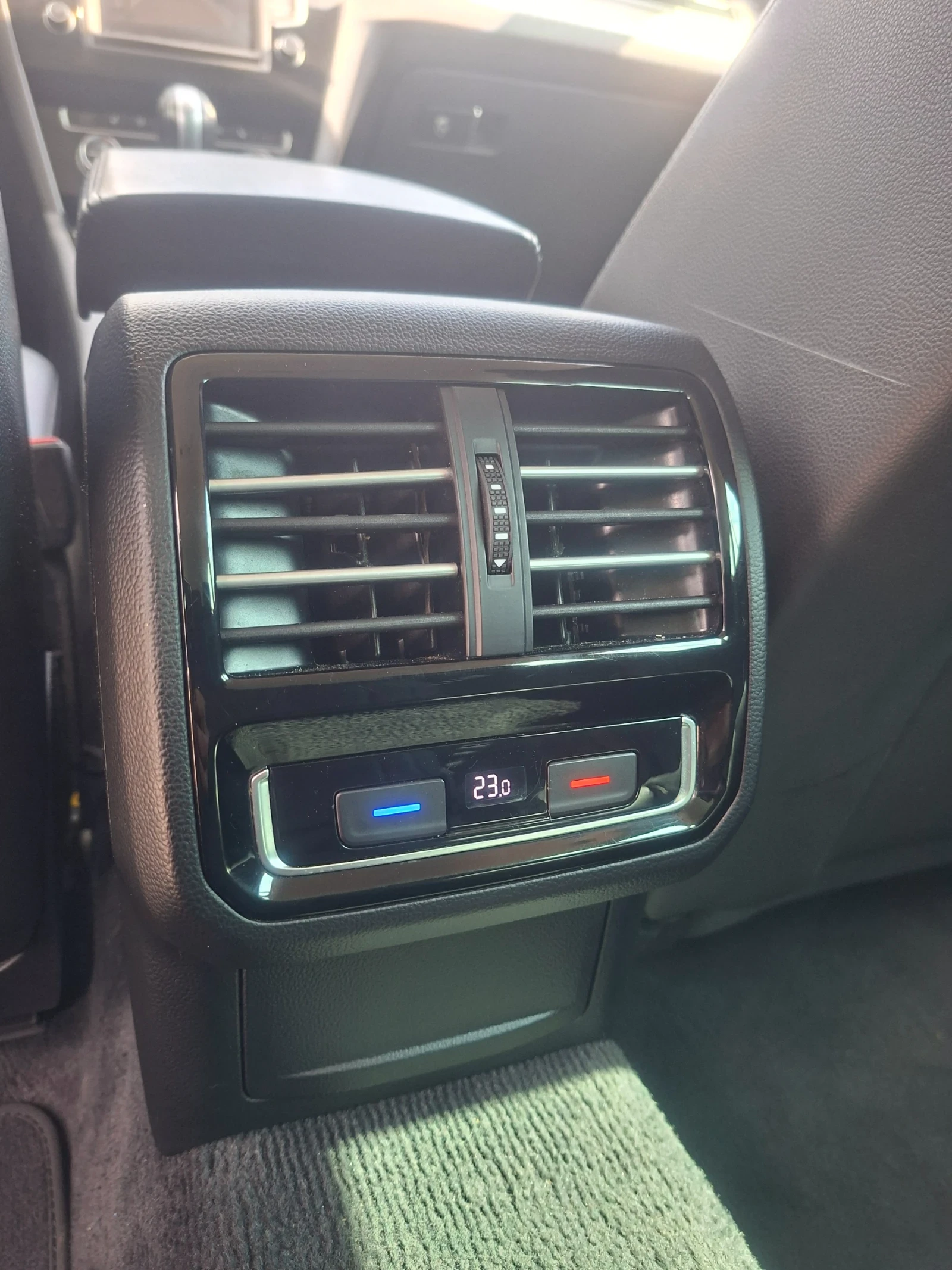 VW Passat 2.0 TDI 150k.c., снимка 11 - Автомобили и джипове - 54828874