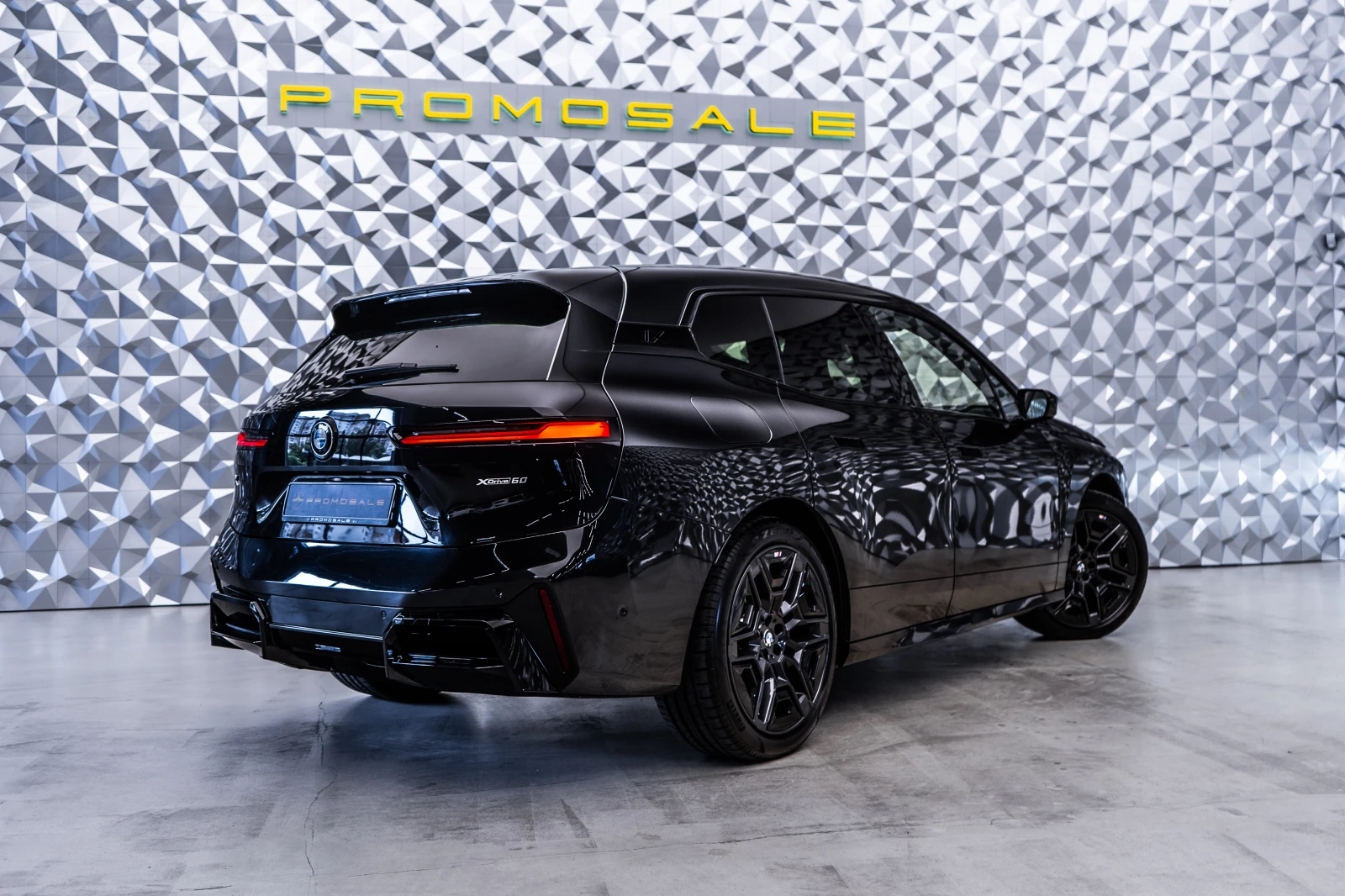 BMW iX 60 xDrive M Sport* Pano* H/K, снимка 3 - Автомобили и джипове - 55260863