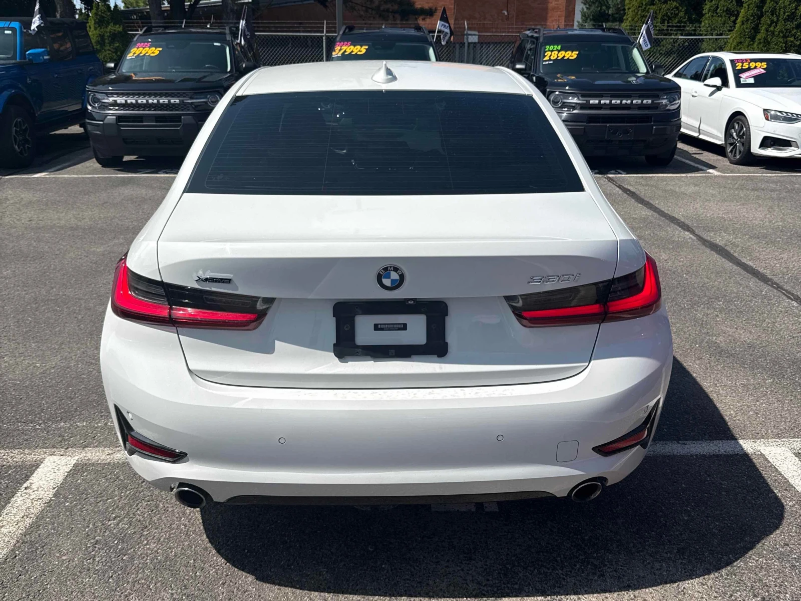 BMW 330 * CARFAX * ОПЦИЯ ЗА ФИНАНСИРАНЕ, снимка 4 - Автомобили и джипове - 56062790
