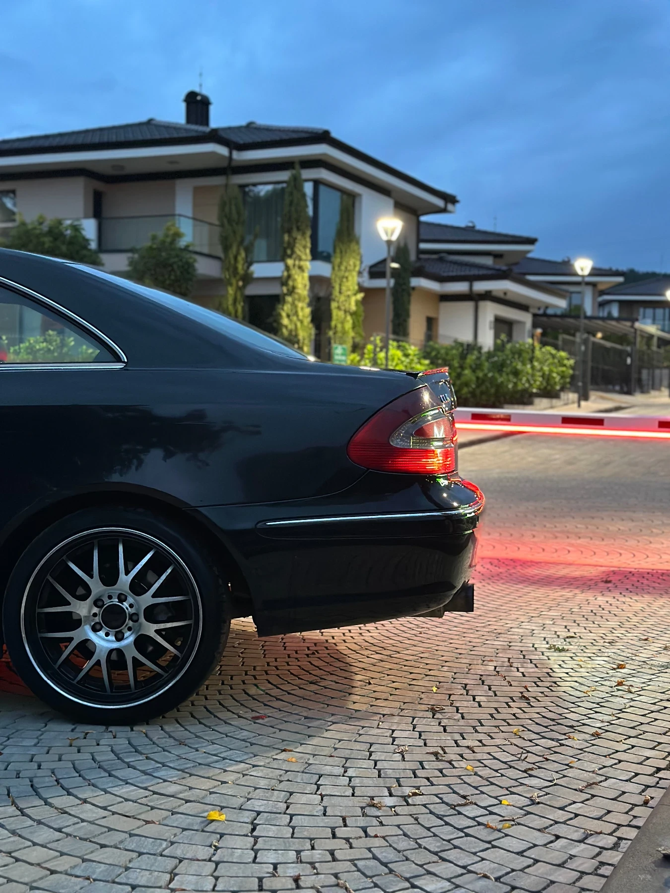 Mercedes-Benz CLK 270 CDI, снимка 2 - Автомобили и джипове - 56625754