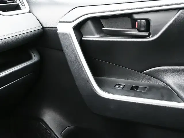 Toyota Rav4, снимка 8 - Автомобили и джипове - 54064300