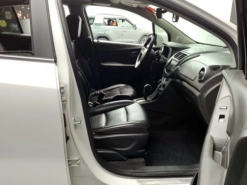 Chevrolet Trax 1.4, снимка 11 - Автомобили и джипове - 54330257