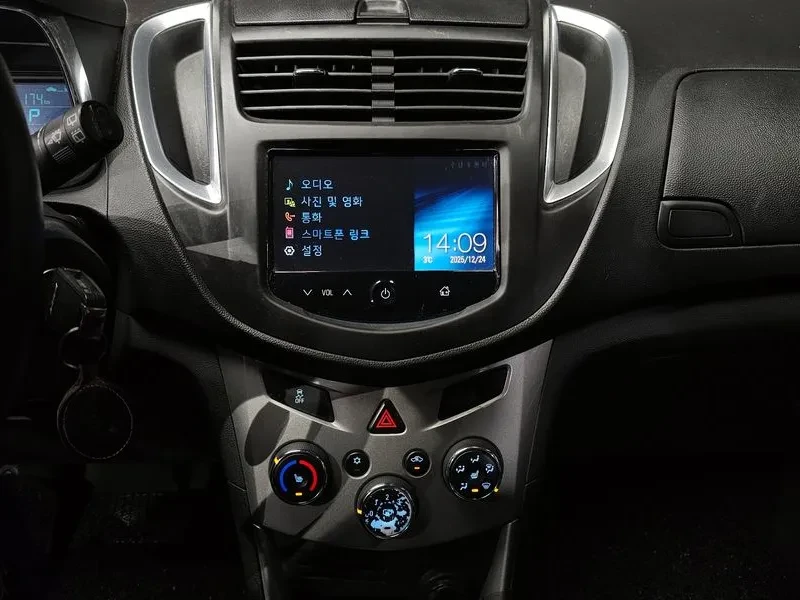 Chevrolet Trax 1.4, снимка 14 - Автомобили и джипове - 54330257