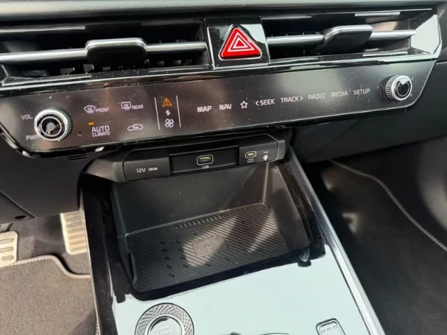 Kia Niro 1.6PHEV/180HP/SPIRIT/CAM/H&K/NAVI/DIGI/CPLAY/499q, снимка 10 - Автомобили и джипове - 55326070