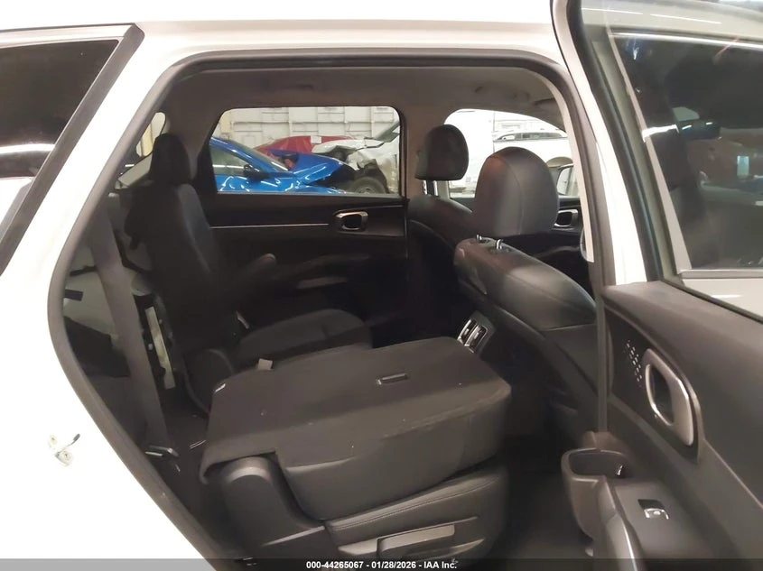 Kia Sorento 1.6l Hybrid S, снимка 8 - Автомобили и джипове - 54094030