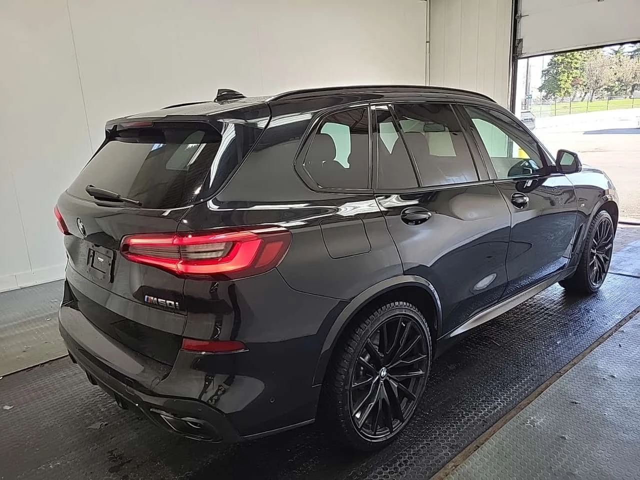 BMW X5 M50I| 360| HEAD-UP| PANO| AMBIENT, снимка 3 - Автомобили и джипове - 54611794