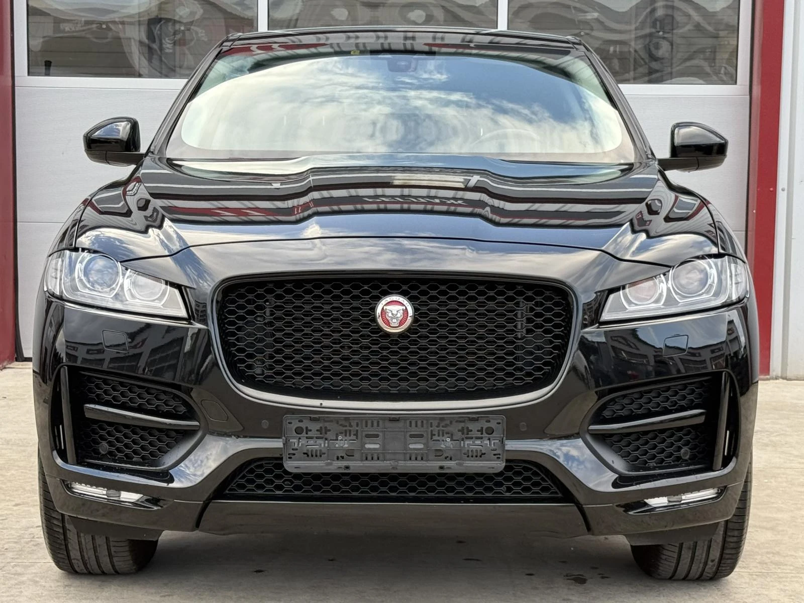 Jaguar F-PACE 2.0D-R SPORT-168.000
