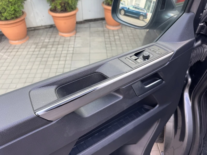 VW Multivan Comfortline TDI, снимка 6 - Бусове и автобуси - 53243024