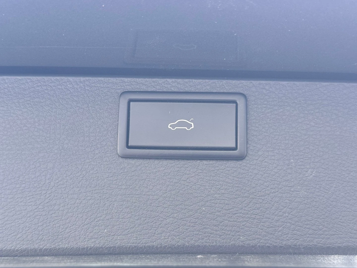 VW Multivan Comfortline TDI, снимка 14 - Бусове и автобуси - 53243024