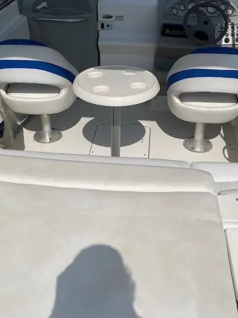 Моторна яхта Bayliner 652 Cuddy Cabin - изображение 4